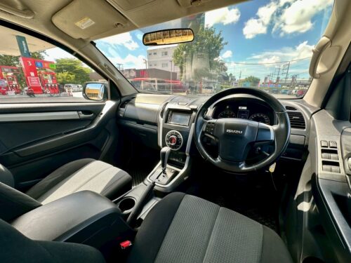 LINE_ALBUM_Isuzu D-Max Auto Hilander 2.5 Z Prestige 2013_260928_17